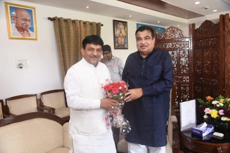 मुजफ्फरनगर के विकास को मंत्री कपिल देव केन्द्र से लाए 419 करोड़