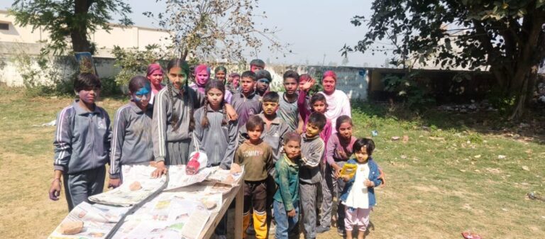 मंसूरपुर होली उत्सव: स्कूलों में गुलाल संग संदेश