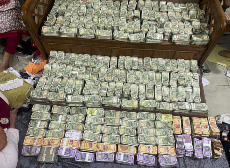 देवव्रत महांति रिश्वत मामला: फ्लैट से 4 करोड़ नकद बरामद