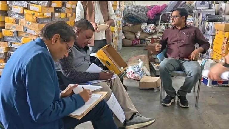 मुरादाबाद नवीन मंडी समिति छापेमारी से हड़कंप