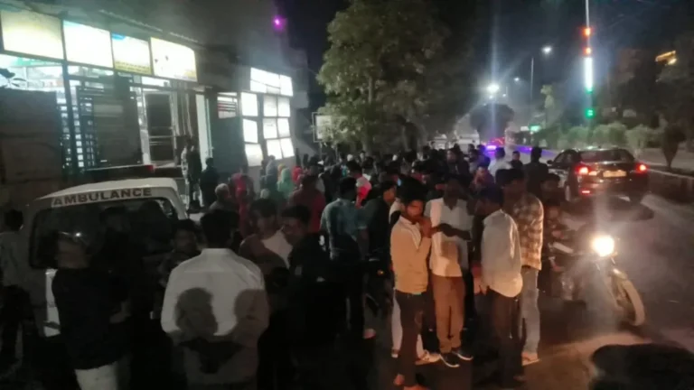 बुढ़ाना सड़क हादसा, चार लोग गंभीर घायल