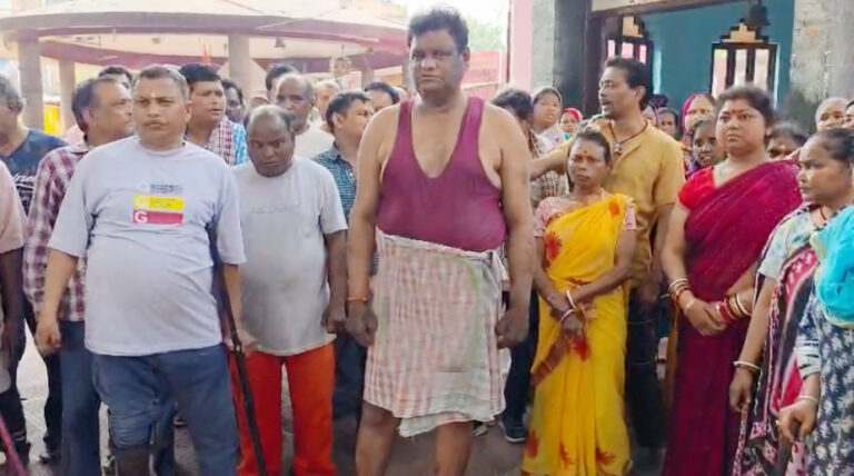 मुजफ्फरनगर-कुष्ठ आश्रम मंदिर के पुजारी को दुकानदारों ने पीटा