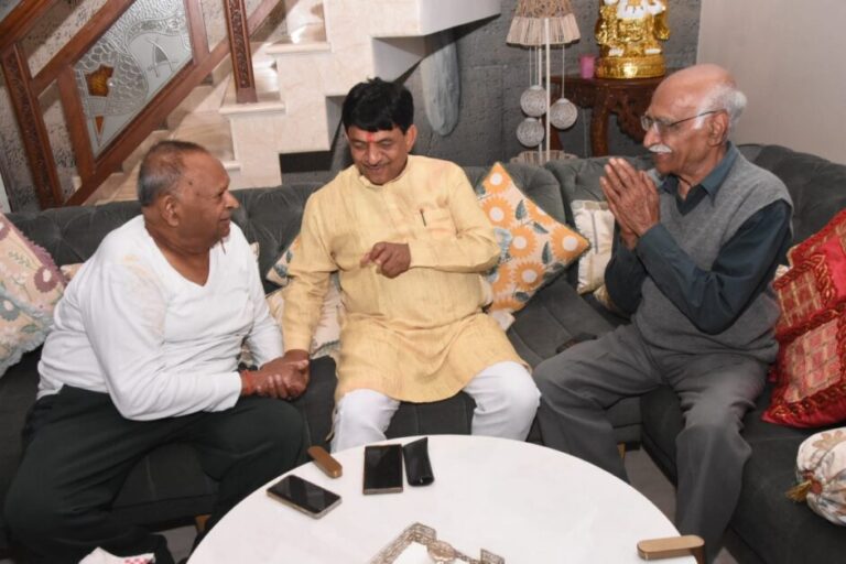 दुबई में जंग के बीच फंसे मुजफ्फरनगर के भाजपा नेता और सर्राफ के बेटे