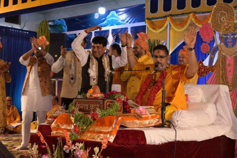 धर्म यात्रा पर मंत्री कपिल देव ने कथा श्रवण और तीर्थ दर्शन से दिया आध्यात्मिकता का संदेश