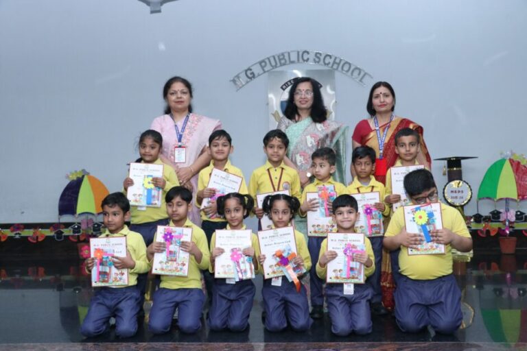 एमजी पब्लिक स्कूल में नन्हे विद्यार्थियों की ग्रेजुएशन सेरेमनी आयोजित
