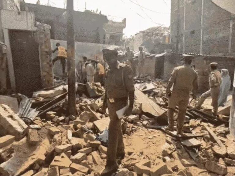 वाराणसी गैस सिलेंडर धमाका: मकान ढहा, 2 की मौत