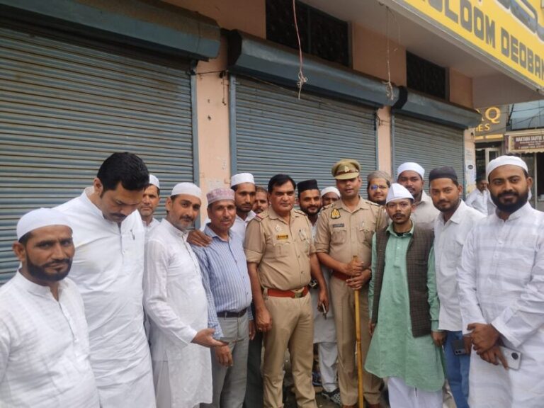 देवबंद अलविदा जुम्मा नमाज में उमड़े हजारों लोग, पुलिस मुस्तैद