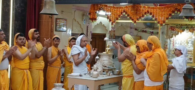 महावीर जयंती देवबंद पर उमड़ा जनसैलाब, निकली विशाल शोभायात्रा