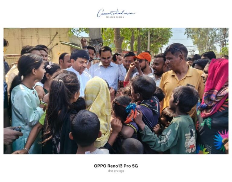 दरिद्र बच्चों से किया वादा निभाने मलिन बस्ती पहुंचे योगी के मंत्री