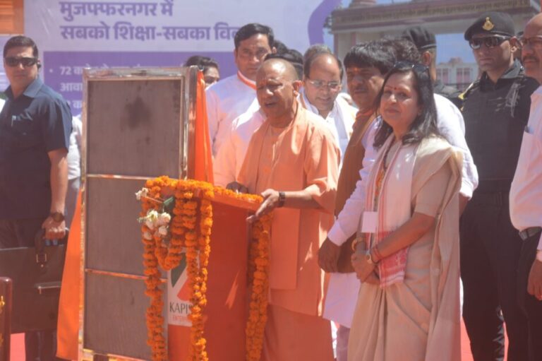 सीएम योगी ने किया अहिल्याबाई होल्कर स्मारक का अनावरण