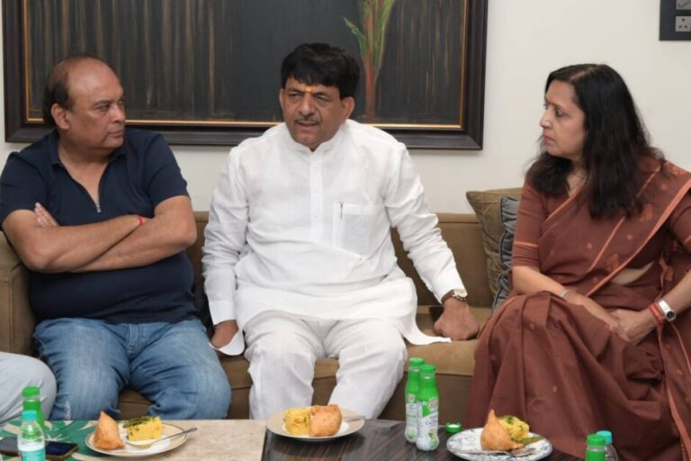 पालिका चेयरपर्सन मीनाक्षी स्वरूप के आवास पर मंत्री कपिल देव ने की सभासदों के साथ मीटिंग