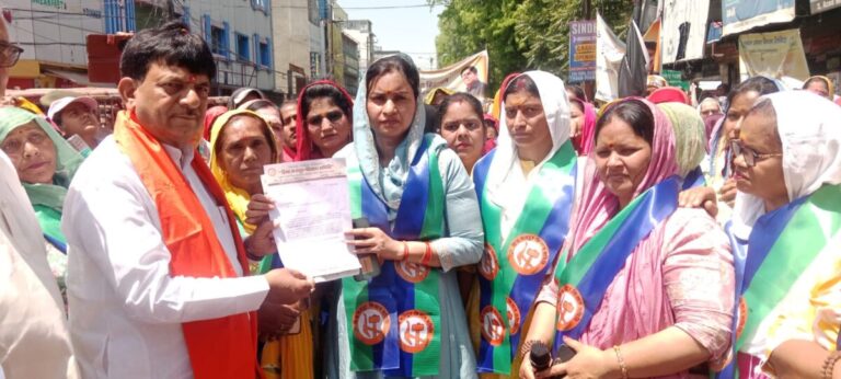 महिला आरक्षण बिल के समर्थन में हजारों महिलाओं का जोरदार प्रदर्शन