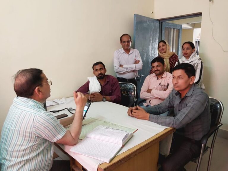 सिसौली CHC में CMO खुद OPD में क्यों बैठे? निरीक्षण के बाद बड़ा संकेत