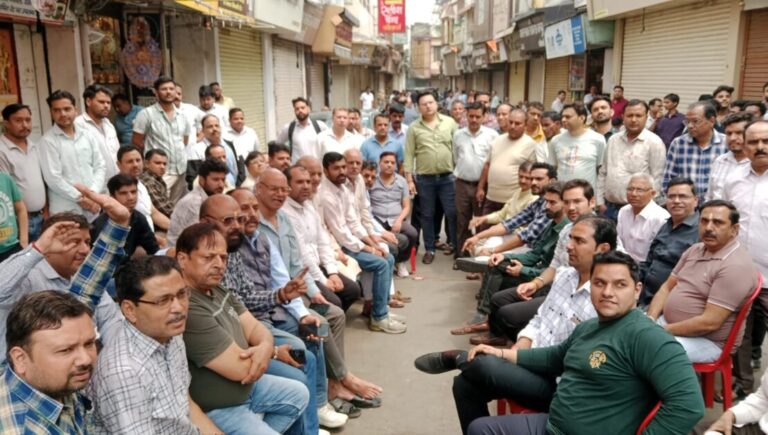 मुजफ्फरनगर सर्राफा बाजार बंद, गैंगस्टर कार्रवाई पर बवाल