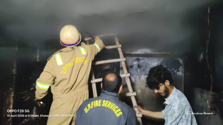 खतौली: बुढ़ाना रोड स्थित मकान में आगजनी, लाखों का सामान जलकर राख