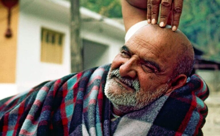 नीम करोली बाबा के चमत्कार: आज भी जिंदा हैं ये कथाएं