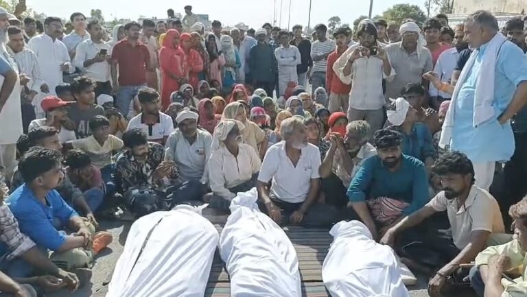 मुजफ्फरनगर स्कूल बस हादसा: मृतकों की संख्या 4 हुई, शव रखकर हाईवे जाम