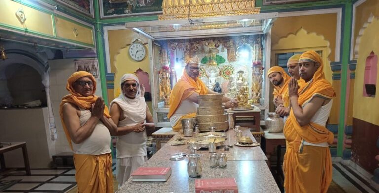 देवबंद के जैन मंदिर में अक्षय तृतीया पर अभिषेक, शांतिधारा और भक्तामर विधान