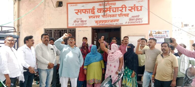 गंगा दशहरा में सफाई कर्मियों की ड्यूटी लगाने पर पालिका में बवाल