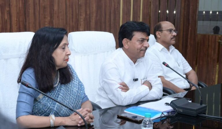 मुजफ्फरनगर स्मार्ट सिटीः विकास की समीक्षा में मंत्री कपिल देव सख्त
