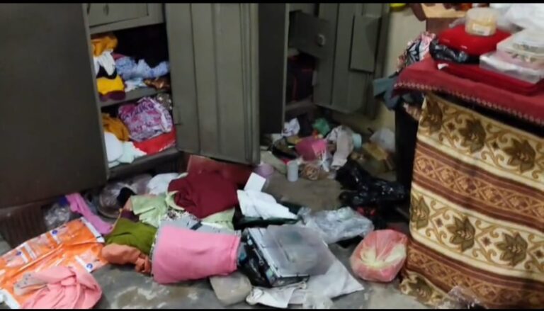 देवबंद में बंद मकान का ताला तोड़कर चोरी, CCTV में दिखे दो संदिग्ध