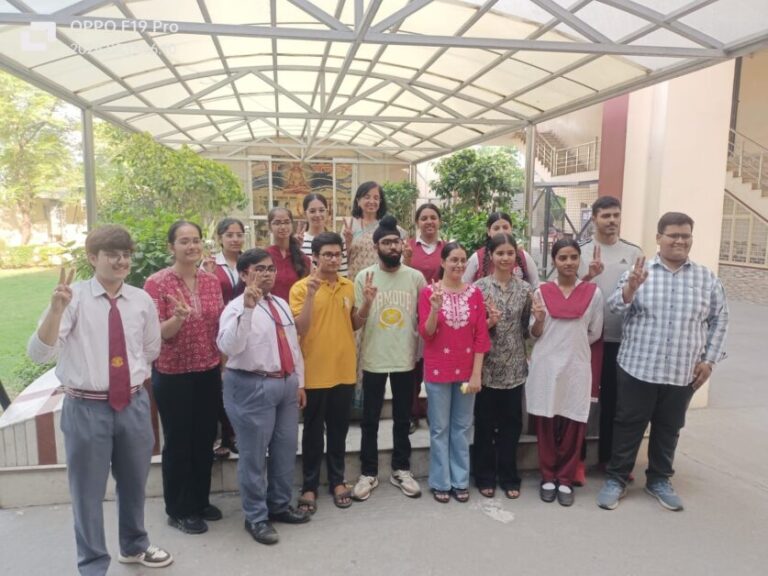 एम.जी. पब्लिक स्कूल का सीबीएसई 12वीं परीक्षा परिणाम शानदार रहा