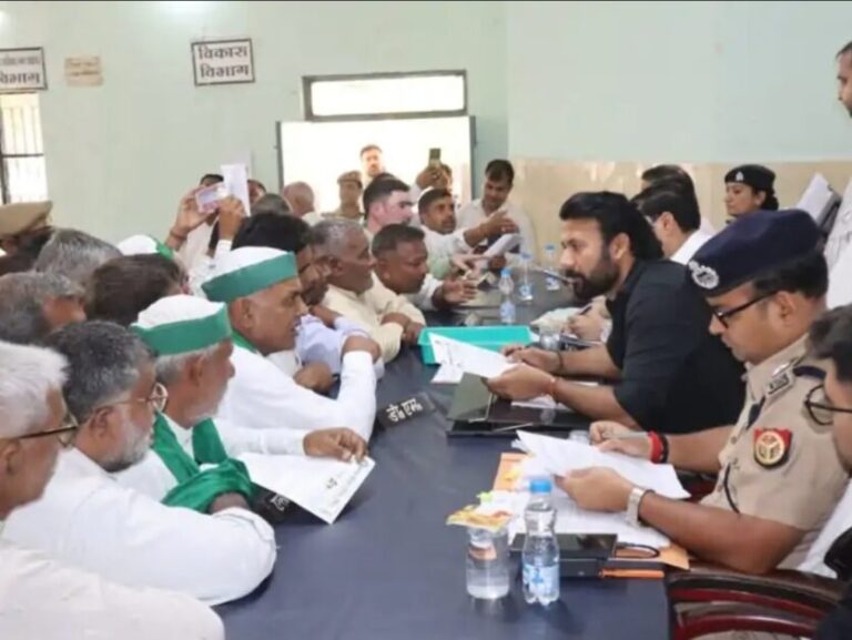 सहारनपुर समाधान दिवस में डीएम का एक्शन, लेखपाल सस्पेंड