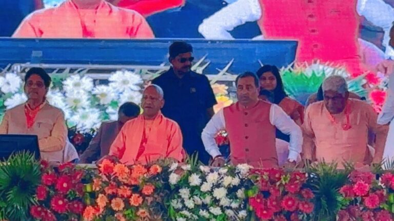 देवबंद में जनसभा को संबोधित करते मुख्यमंत्री योगी आदित्यनाथ