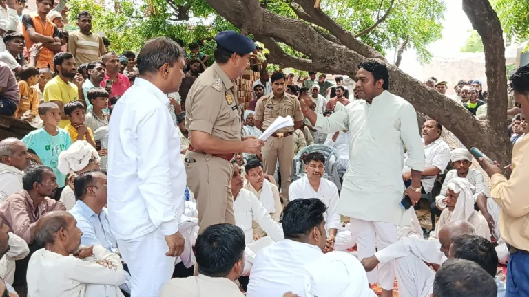 पुलिस के खिलाफ कश्यप समाज की महापंचायत में दिखा आक्रोश