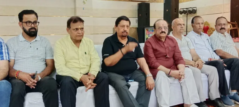 ई-रजिस्ट्रेशन ने तहसीलों में कामा किया ठप, सीएम योगी से मांगी मदद
