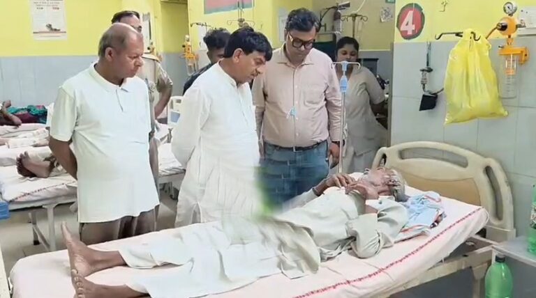 आधी रात जिला अस्पताल पहुंचे मंत्री कपिल देव, व्यवस्थाओं की हकीकत परखी