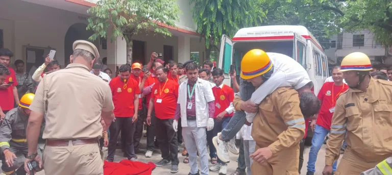 मुजफ्फरनगर कलेक्ट्रेट में लगी आग, लाव-लश्कर लेकर दौड़े अधिकारी