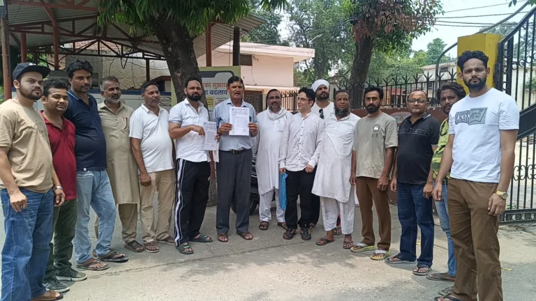 सीलिंग अभियान से व्यापारियों में बढ़ रहा आक्रोश, कलेक्ट्रेट में प्रदर्शन