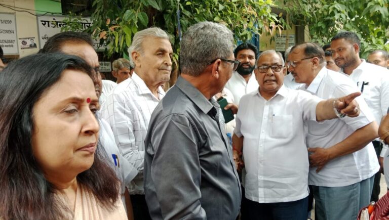 मुजफ्फरनगर कचहरी में आरओ वाटर कूलर के उद्घाटन पर हंगामा