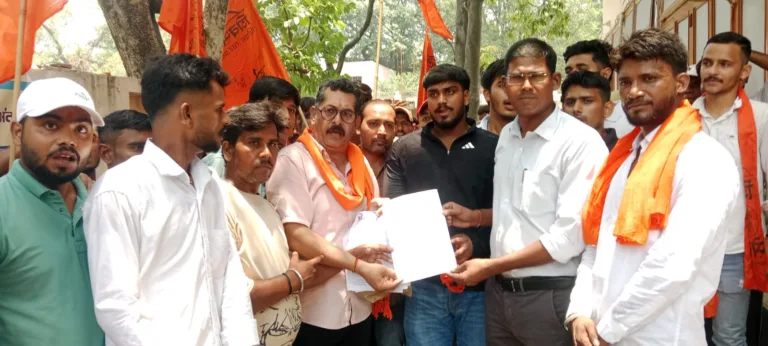 शिवसेना का कचहरी में प्रदर्शन, राम मंदिर चंदा चोरी की निष्पक्ष जांच की मांग