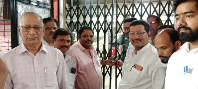 ई-पंजीकरण व्यवस्था के विरोध में दस्तावेज लेखकों की कलमबंद हड़ताल
