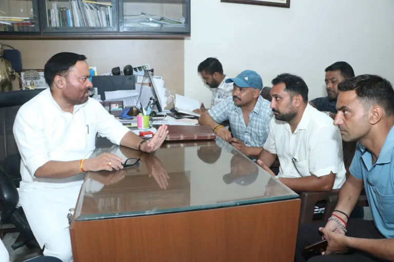 बिजली कटौती पर भड़के कैबिनेट मंत्री, चीफ ने भी की खूब बहस
