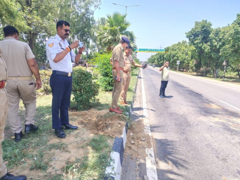 दिल्ली-देहरादून हाईवे पर भीषण हादसाः ट्रक की चपेट में आई बाइक, तीन की मौत