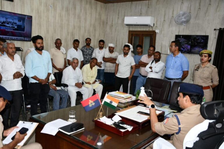 रॉकी हत्याकांड में पुलिस की कार्रवाई से संतुष्ट दिखे परिजन, ग्रामीणों ने एसएसपी से मिलकर जताया आभार