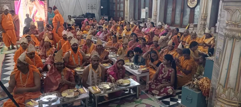 खतौली में श्रुतसप्ताह के तहत त्रिदिवसीय तीन लोक विधान का भव्य शुभारंभ, निकली मंगल कलश यात्रा