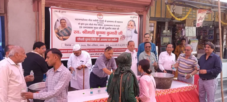 मुजफ्फरनगर में छबील-शीतल पेय वितरण: श्री कृष्ण कृपा जीओ गीता परिवार का आयोजन; गीता पाठ के बाद शुभारंभ, करीब एक हजार राहगीरों ने पेय ग्रहण किया