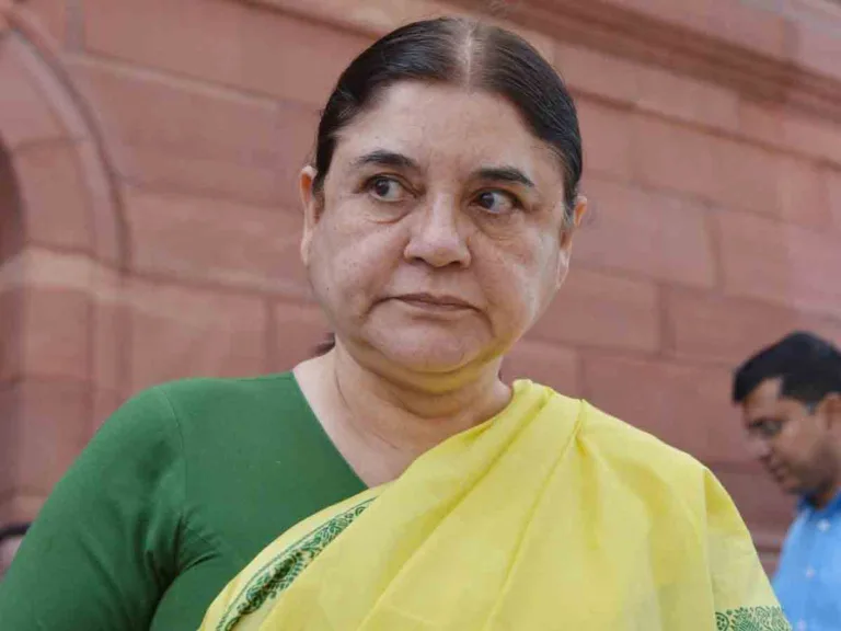 मुजफ्फरनगर में आक्रोशः मेनका गांधी को जैन समाज ने भेजा एक करोड़ का मानहानि नोटिस