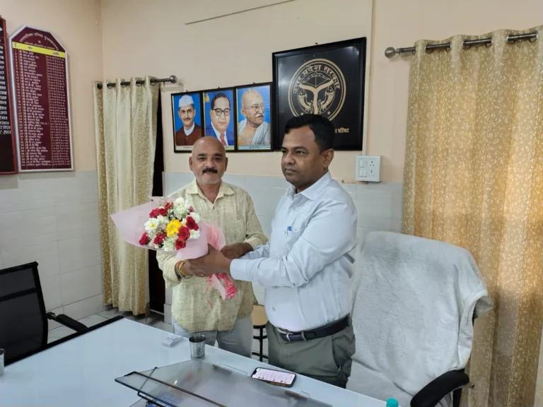 छुट्टी के दिन पालिका पहुंचे नए ईओ पवन, डॉ. प्रज्ञा ने भी की वीसी
