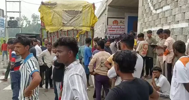 ओवरलोड ट्रक ने बुजुर्ग महिला को कुचला, मौके पर मौत, हंगामा और जाम