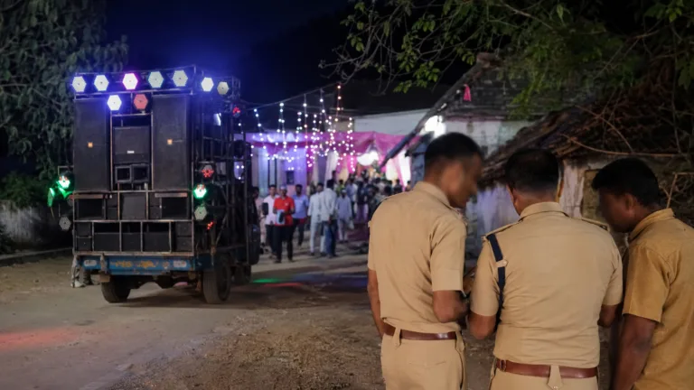 देवबंद बारात फायरिंग वीडियो: खेड़ा मुगल में डीजे ट्रॉली पर युवकों द्वारा फायरिंग का दावा; सोशल मीडिया पर क्लिप वायरल, पुलिस ने पहचान और गिरफ्तारी के प्रयास तेज किए