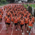 सहारनपुर के डॉ. भीमराव आंबेडकर स्पोर्ट्स स्टेडियम में अग्निवीर भर्ती की दौड़ में शामिल युवा अभ्यर्थी