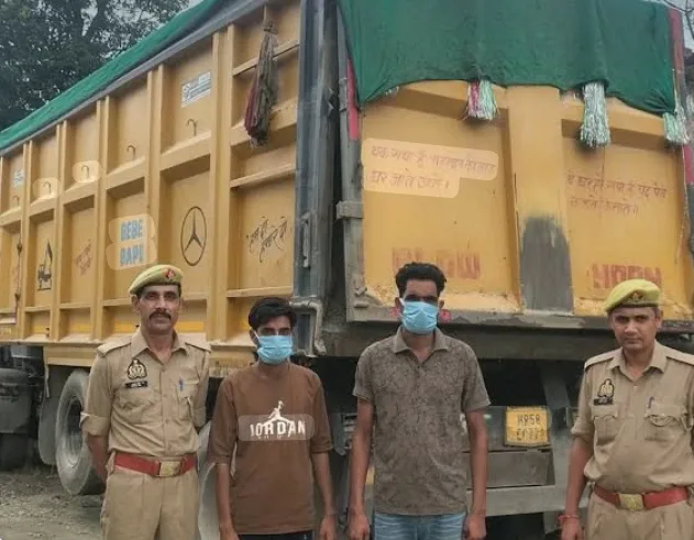 चिलकाना पुलिस द्वारा बिना रॉयल्टी खनन सामग्री ले जा रहे दो डंपर सीज