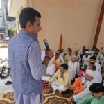 विभिन्न मांगों को लेकर सहारनपुर में धरना देते भारतीय किसान संघ के कार्यकर्ता