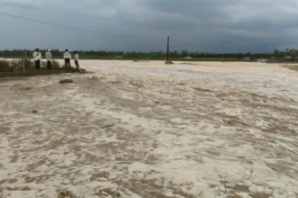 शाकंभरी नदी का जलस्तर बढ़ने पर भूरादेव मंदिर पर रोके गए श्रद्धालु